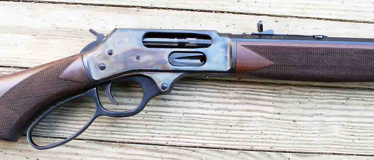 The Henry rifle can be loaded via the loading gate or by pulling out the loading tube.
